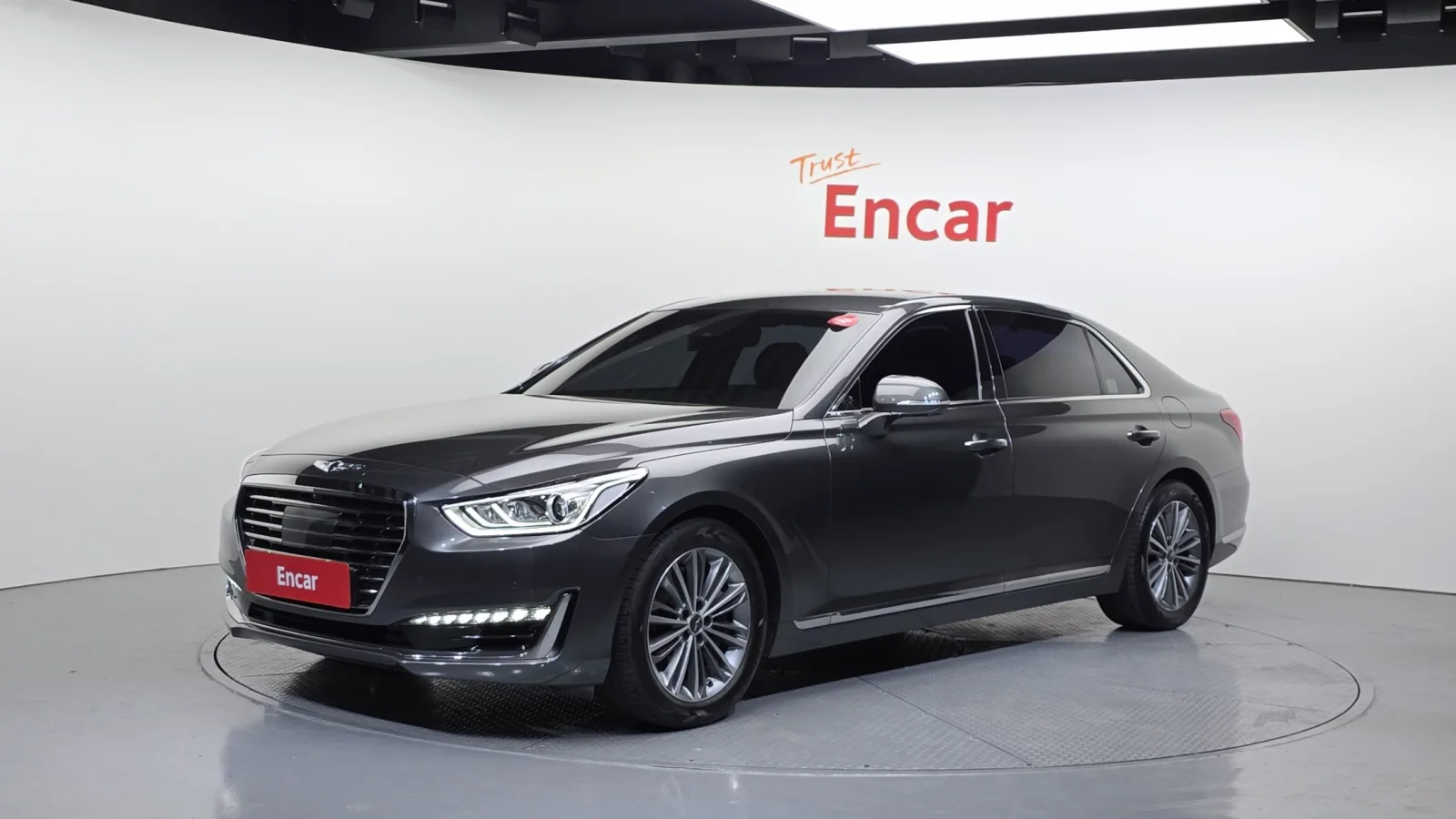 2017 Genesis EQ900