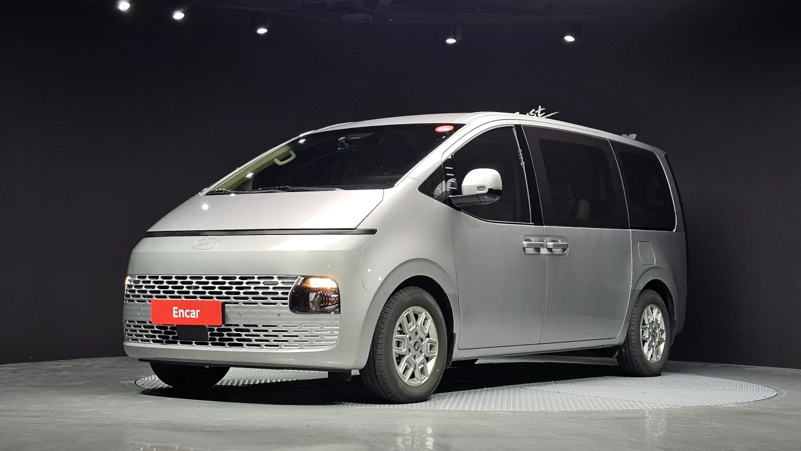 2025 Hyundai Staria