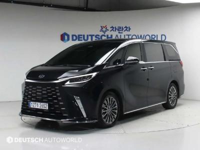 2025 Lexus LM