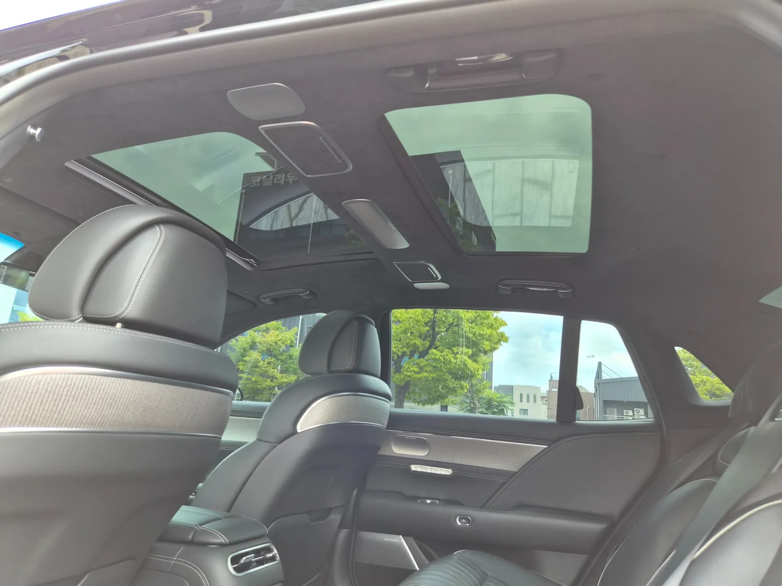 2022 Genesis G90