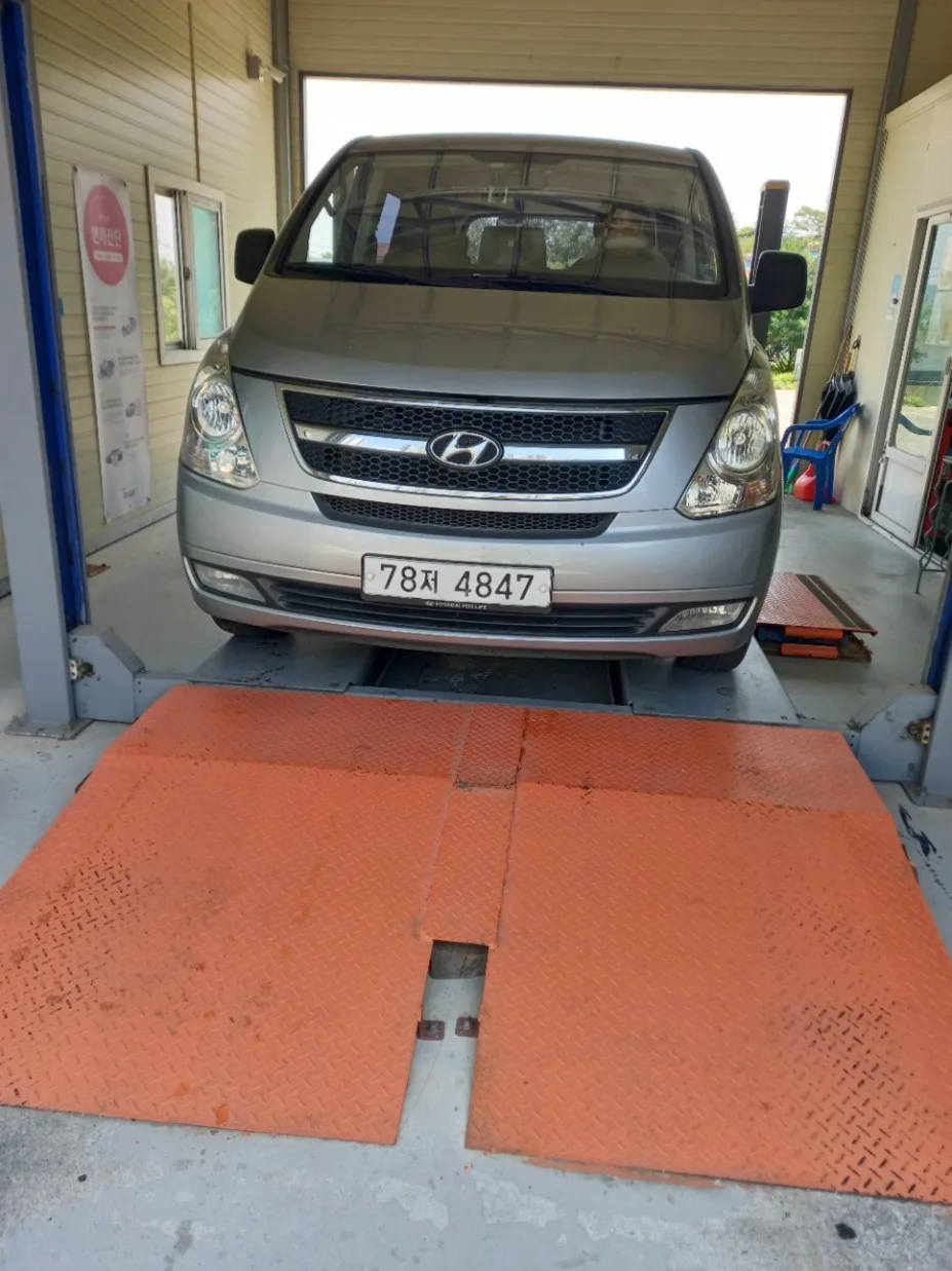 2012 Hyundai Starex