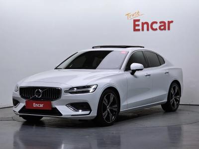 2022 Volvo S60