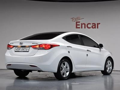 Hyundai Elantra 2012