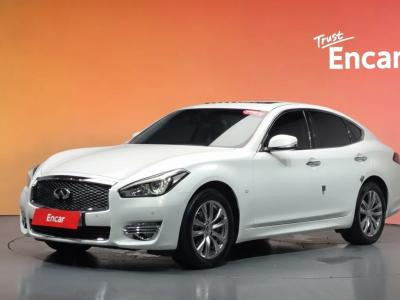 2015 Infiniti Q70