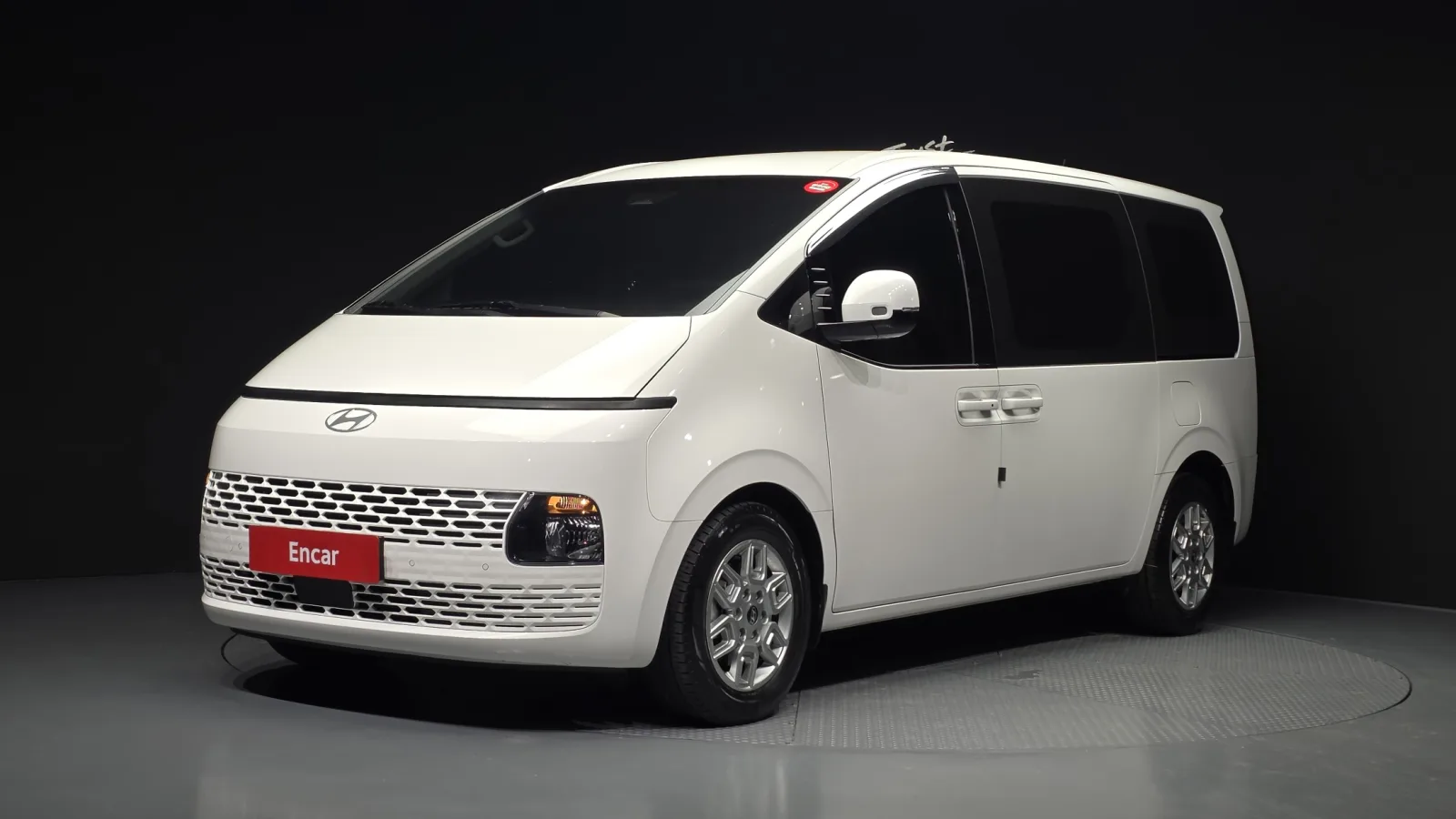 2025 Hyundai Staria