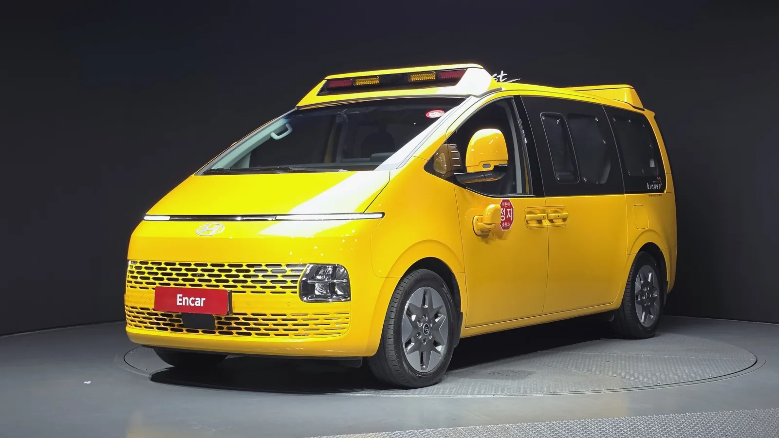 2025 Hyundai Staria