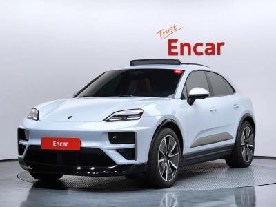 2025 Porsche Macan