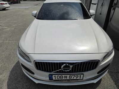 2021 Volvo S90