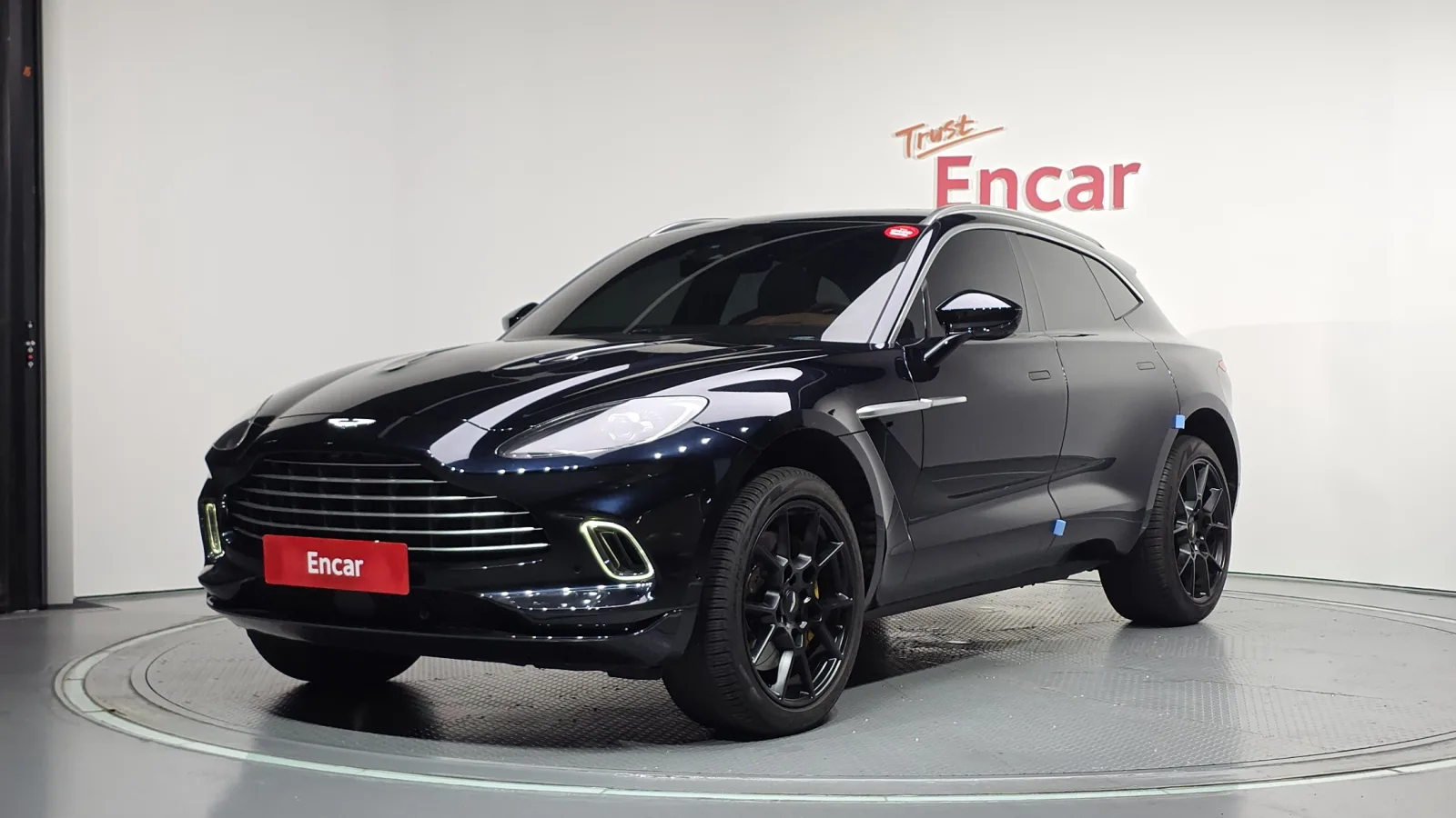 2023 Aston Martin DBX