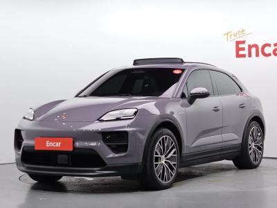 2025 Porsche Macan
