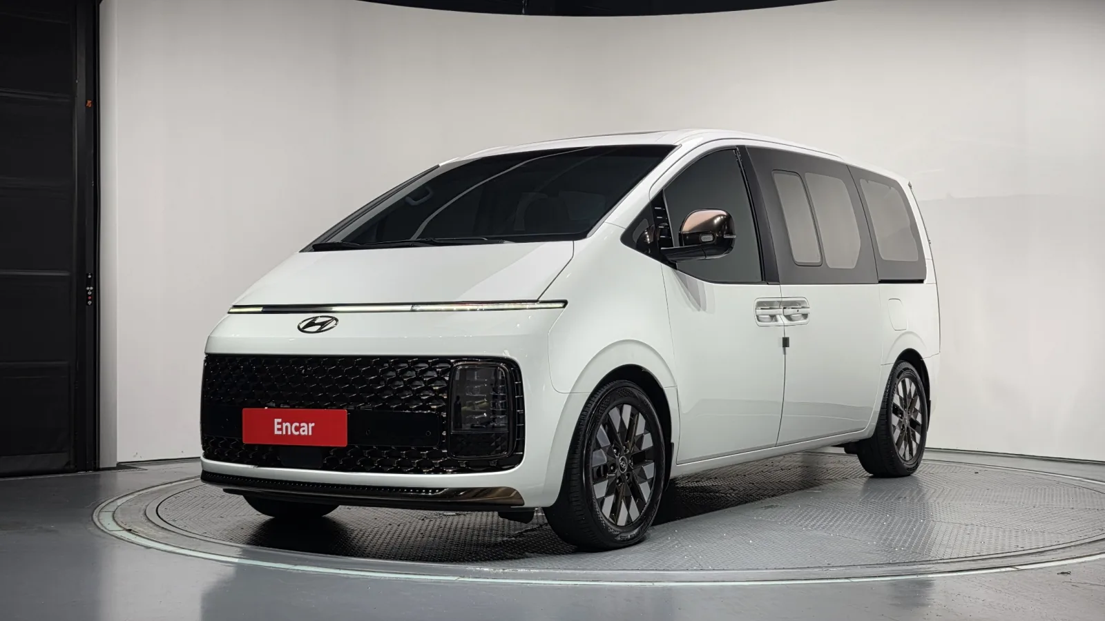 2024 Hyundai Staria