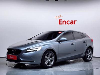 2017 Volvo V40
