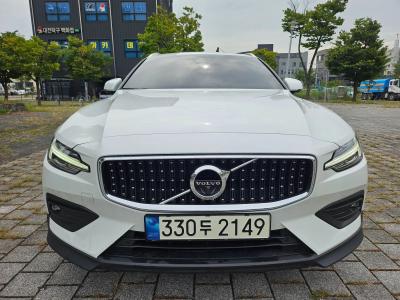 2022 Volvo V60