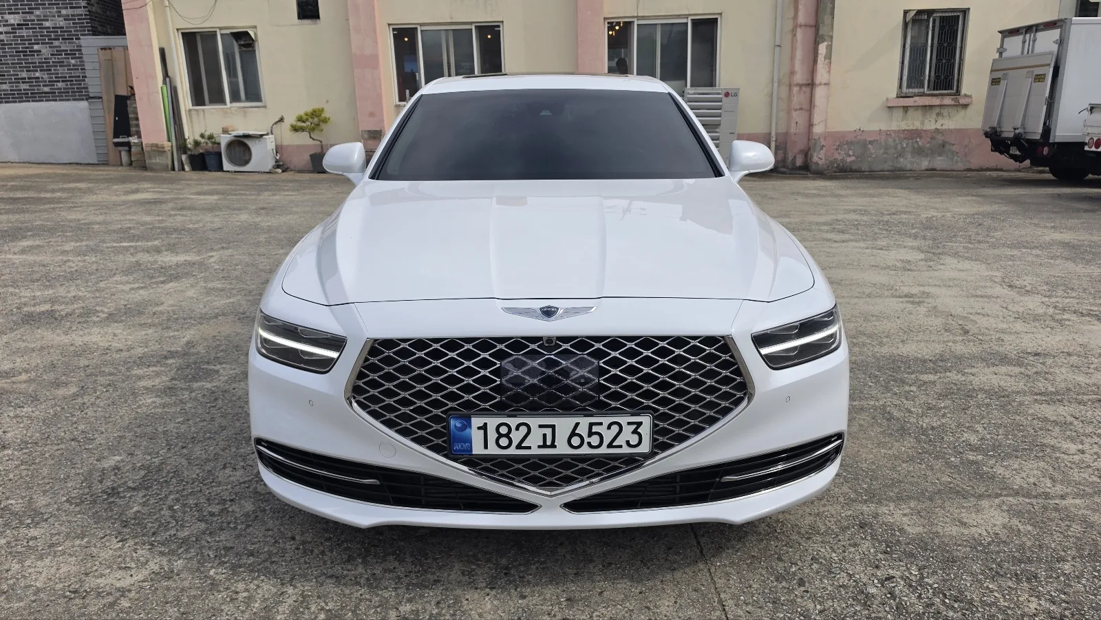 2021 Genesis G90