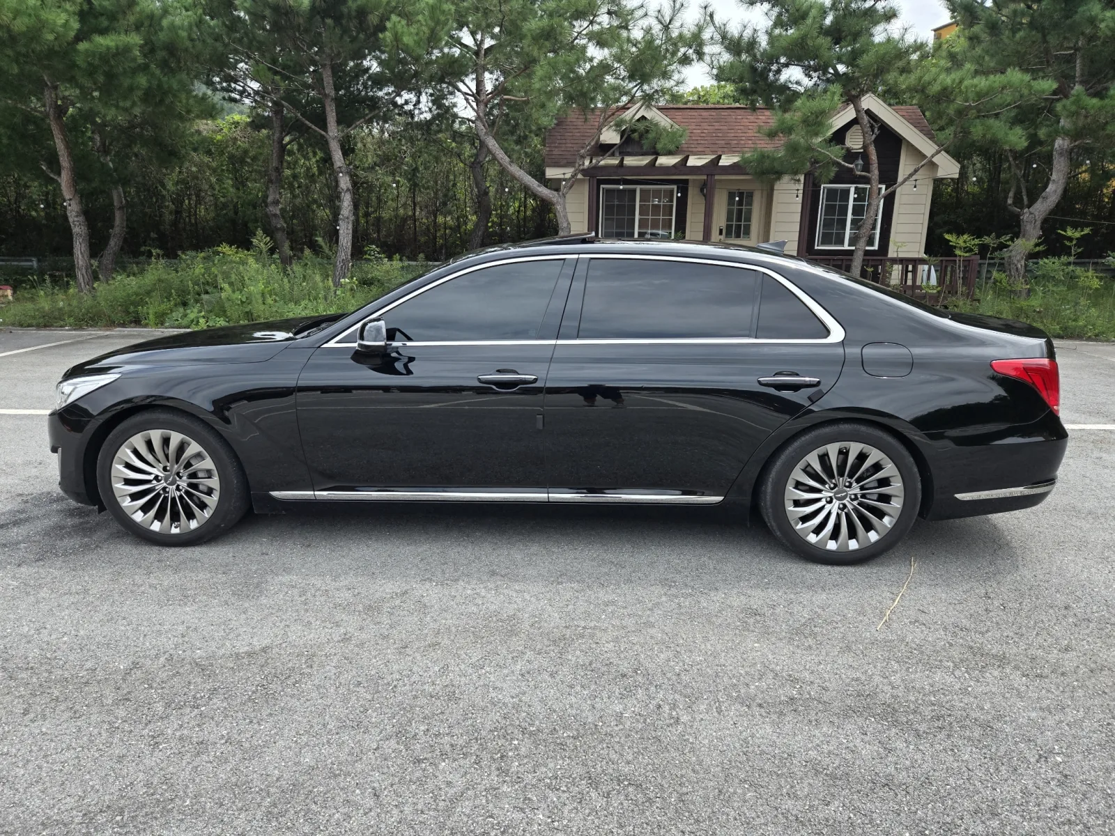 2016 Genesis EQ900