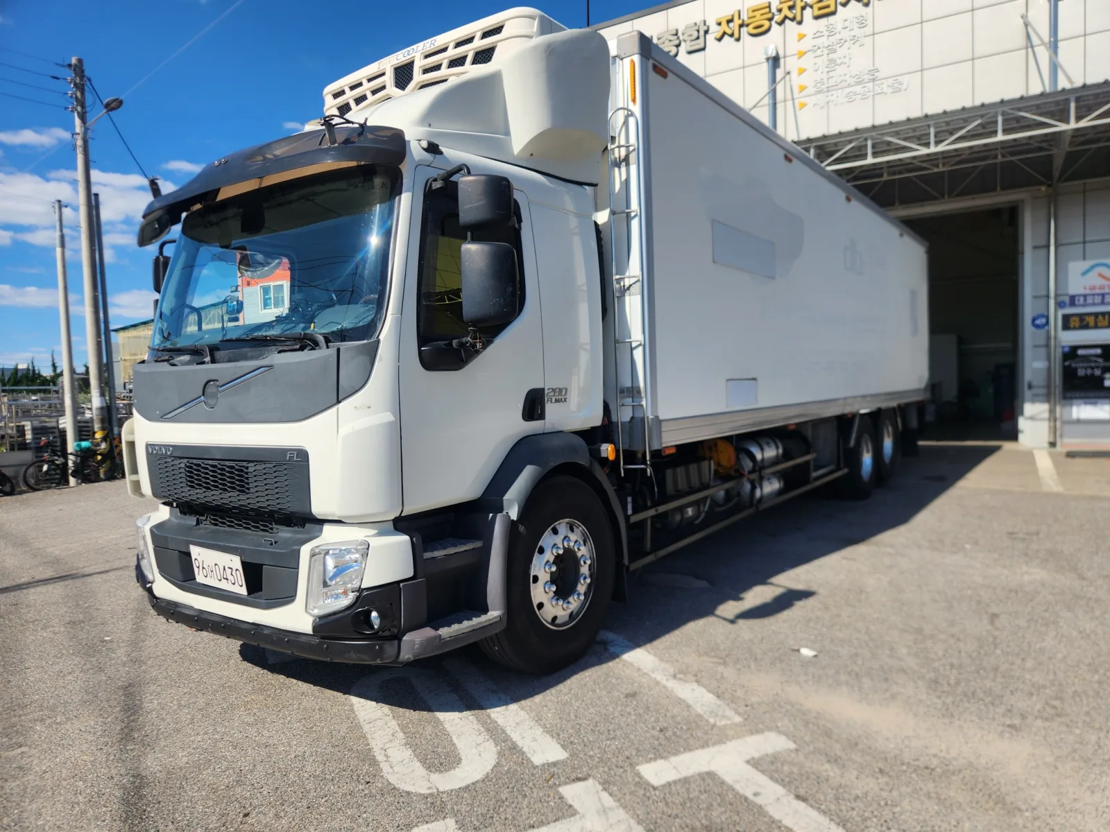 2018 Volvo CargoTruck