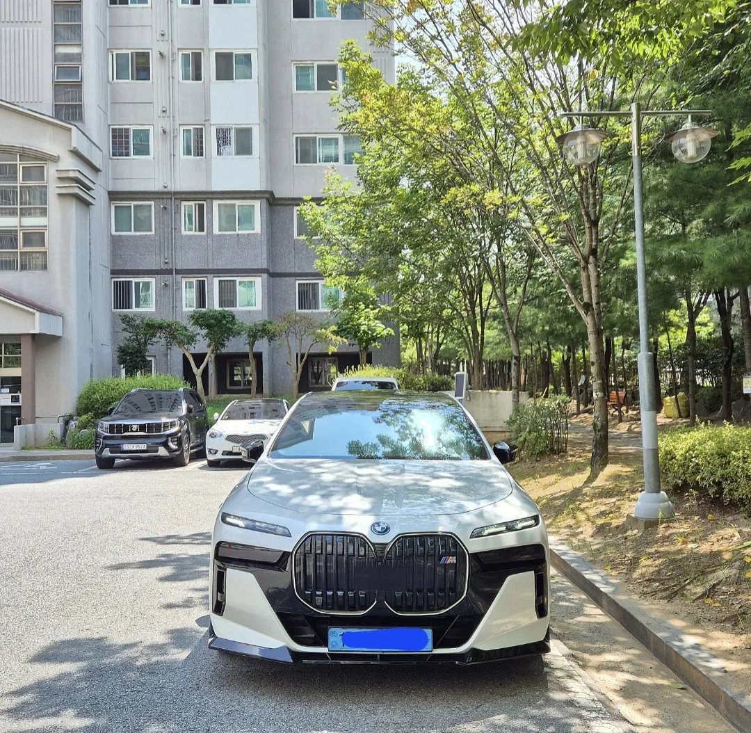 2023 BMW i7