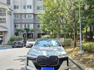 2023 BMW i7