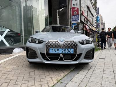 2025 BMW i4