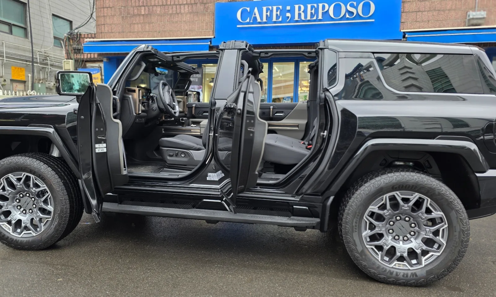 2025 GMC Hummer EV