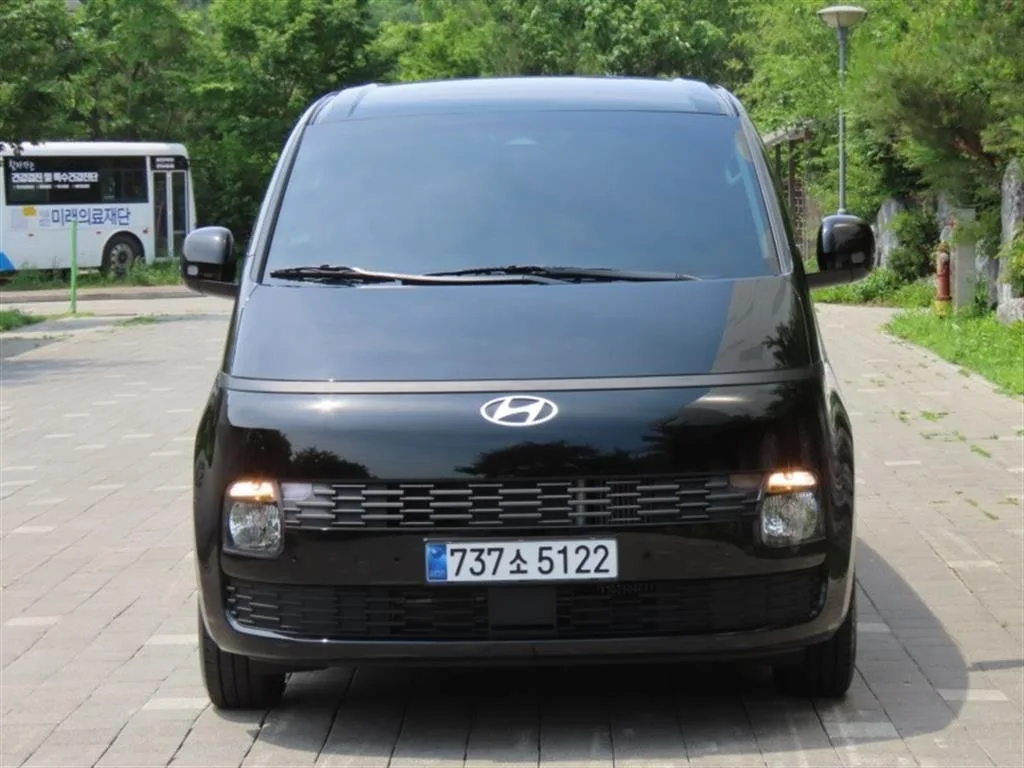 2026 Hyundai Staria