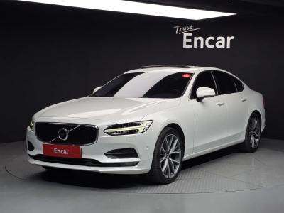 2017 Volvo S90