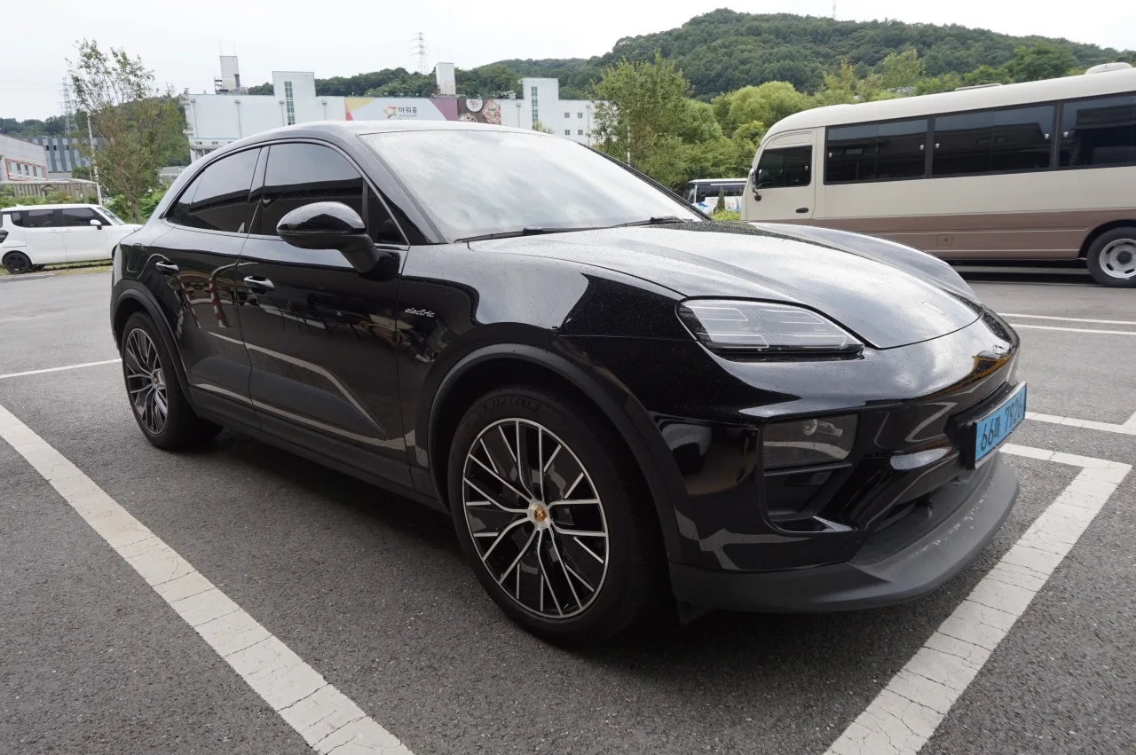 2025 Porsche Macan