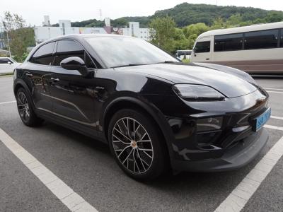 2025 Porsche Macan