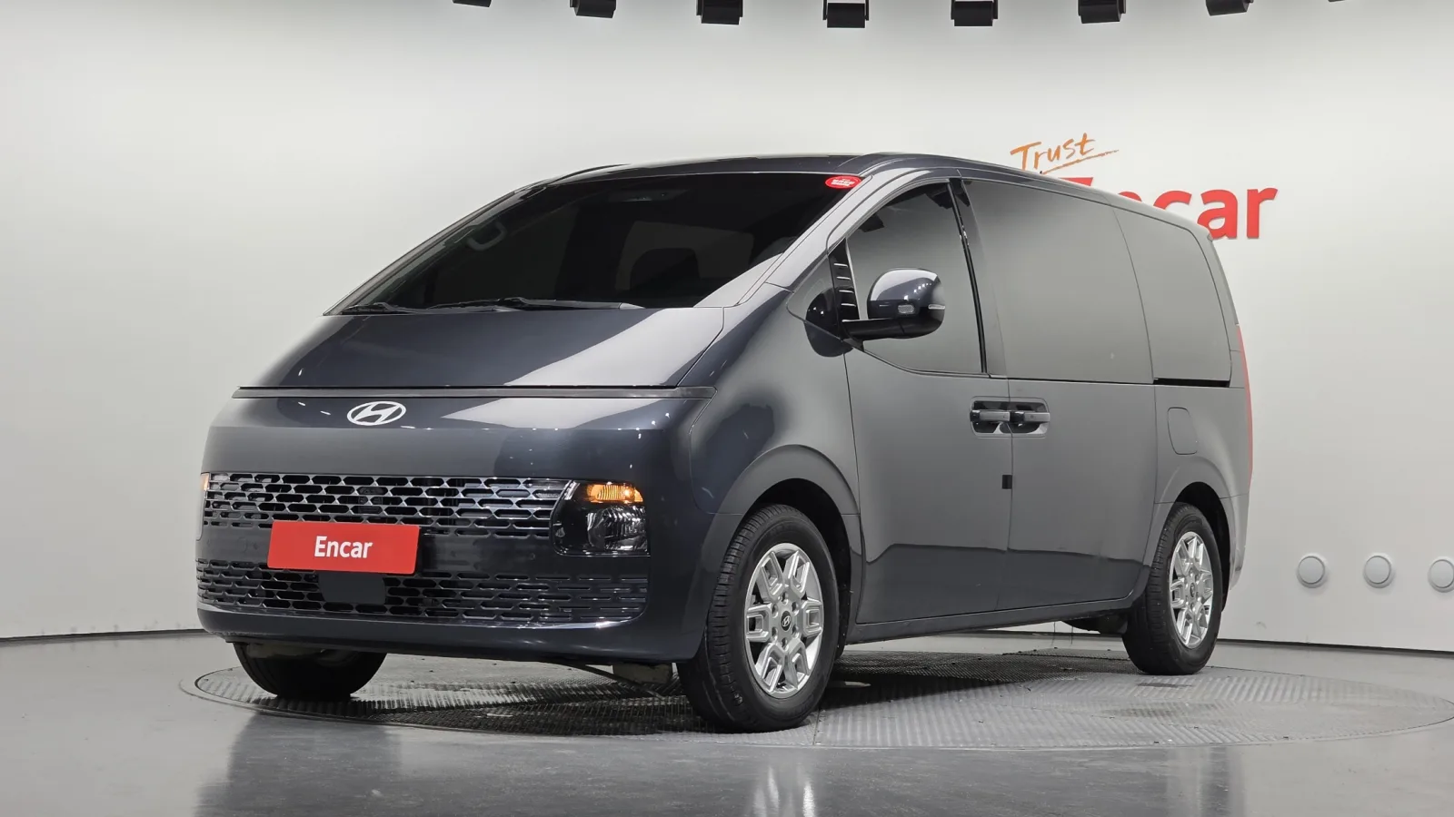 2025 Hyundai Staria
