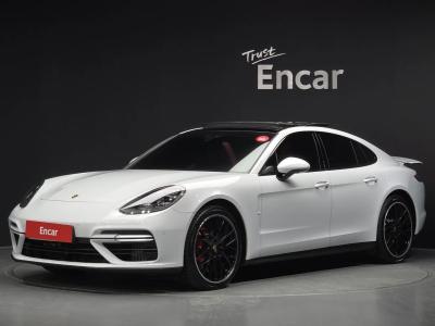 2018 Porsche Panamera
