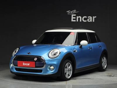2017 MINI Cooper
