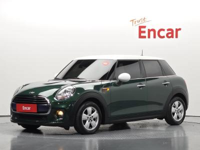 2017 MINI Cooper