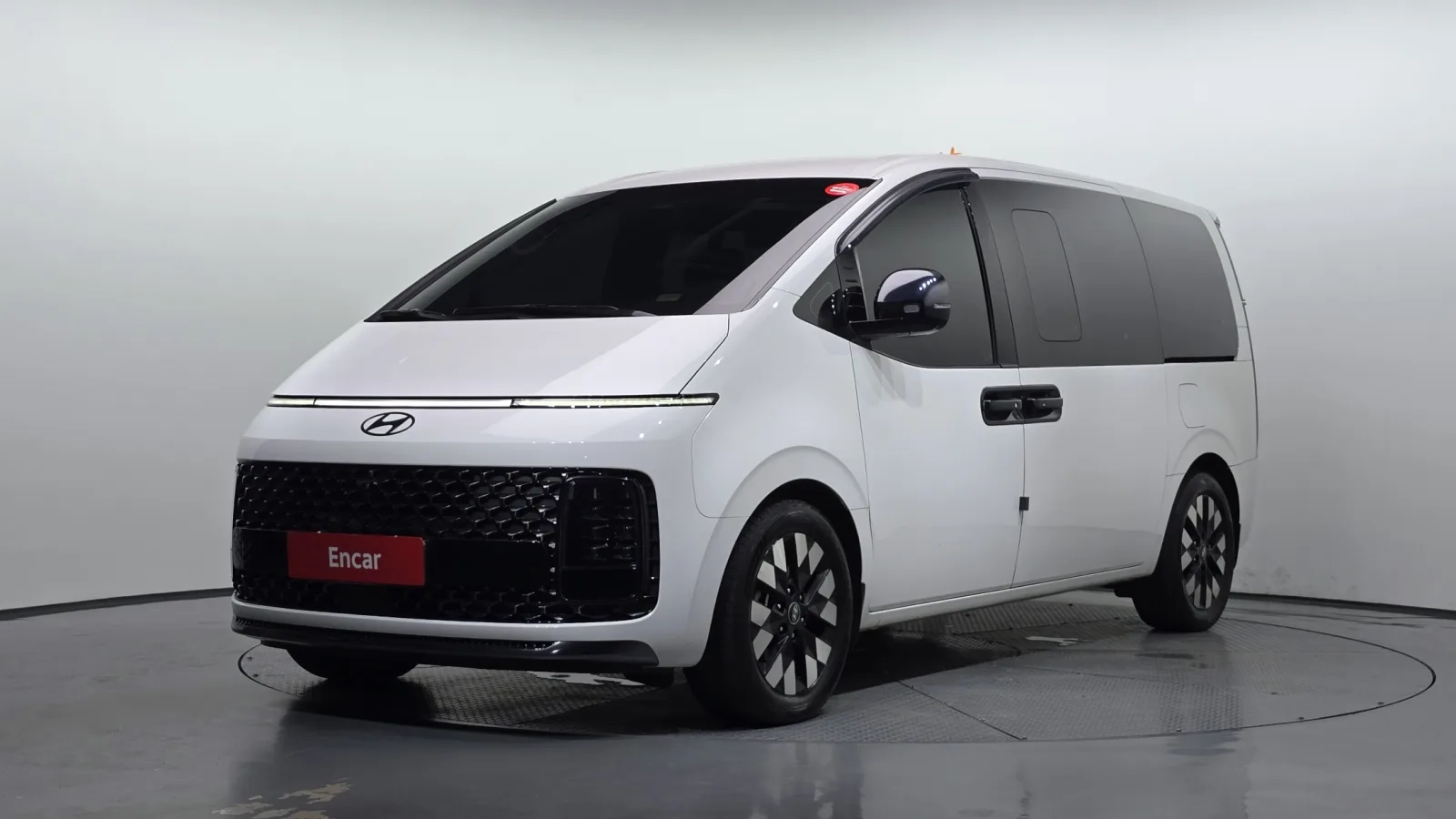 2025 Hyundai Staria