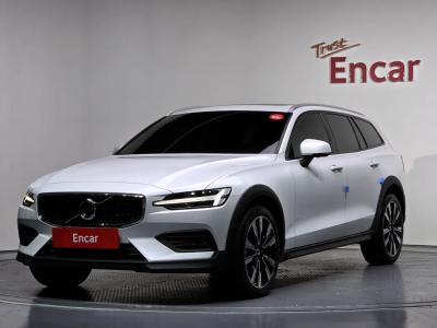 Volvo V60 2022