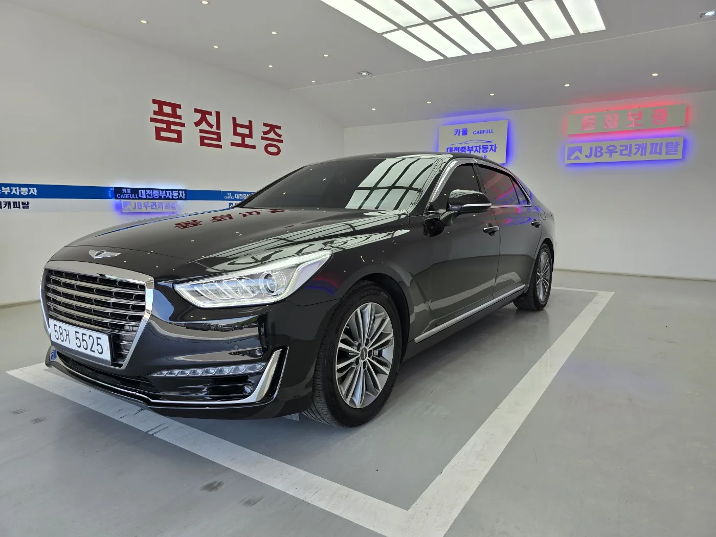 2018 Genesis EQ900