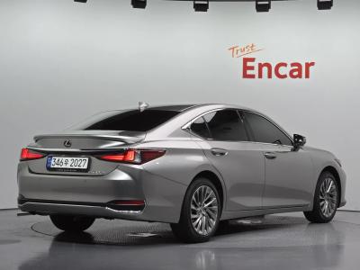 2025 Lexus ES