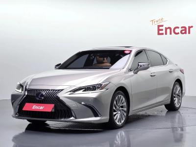 2019 Lexus ES