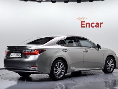 2016 Lexus ES