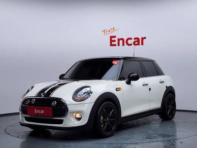 2017 MINI Cooper