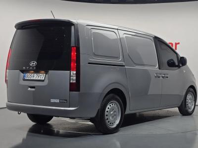 2025 Hyundai Staria