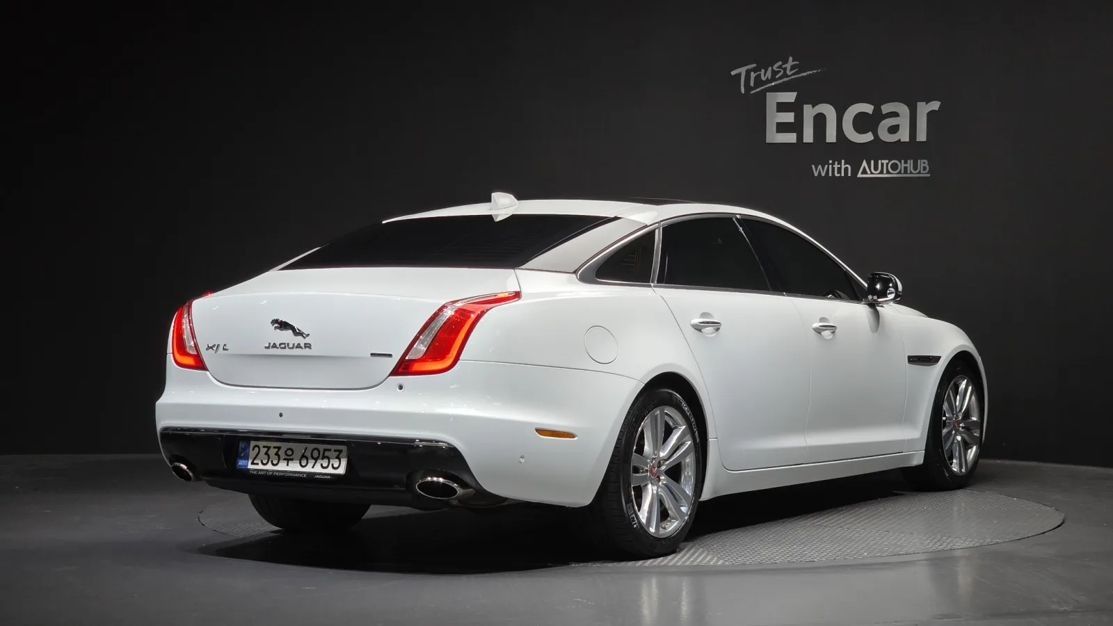2016 Jaguar XJ