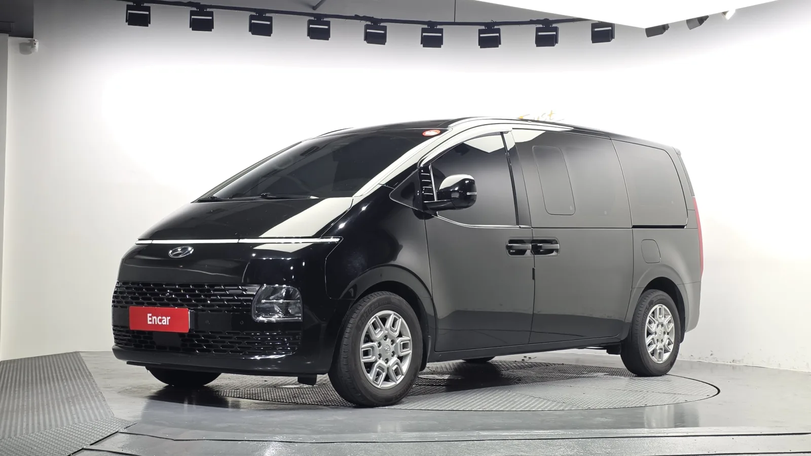 2022 Hyundai Staria