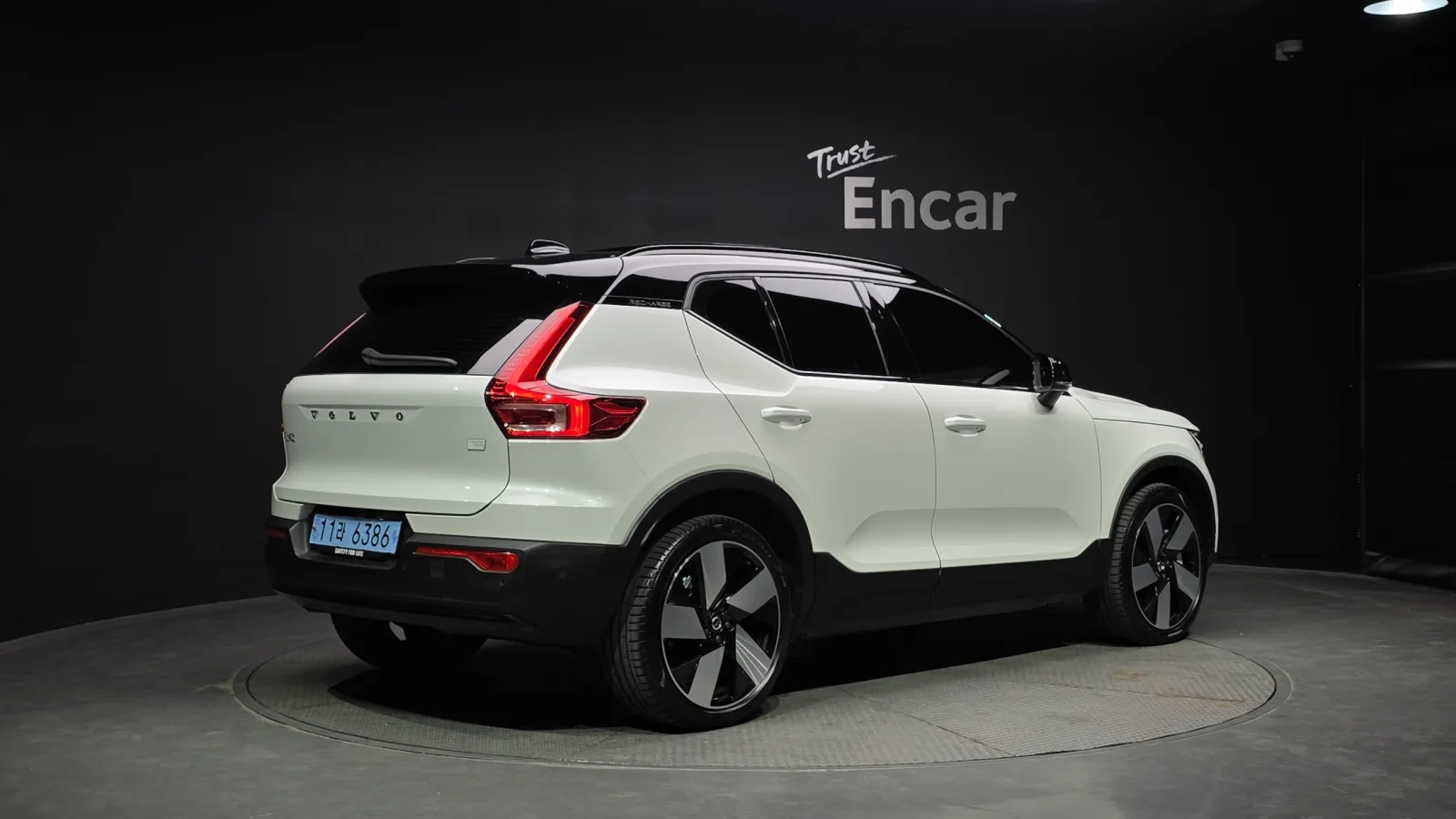 2024 Volvo XC40