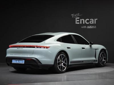 2025 Porsche Taycan