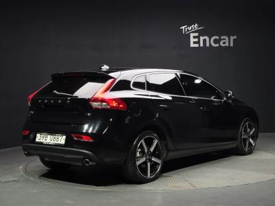 2016 Volvo V40