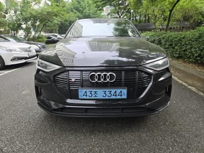 2022 Audi e-tron
