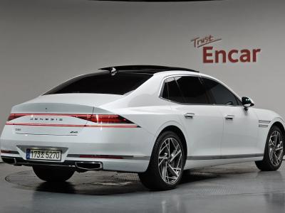 2022 Genesis G90
