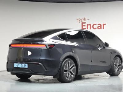 2025 Tesla Model Y