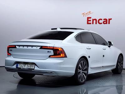 2021 Volvo S90