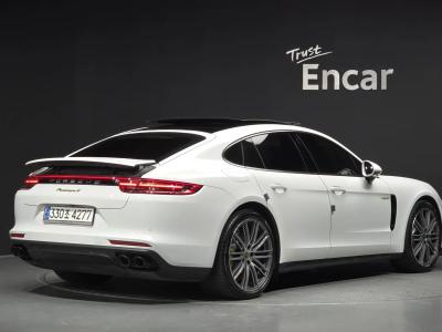 2020 Porsche Panamera